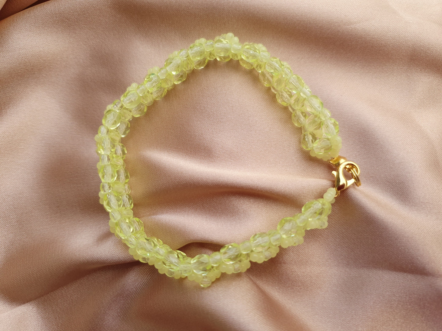 Glowing Uranium glass bracelet UR-BR004