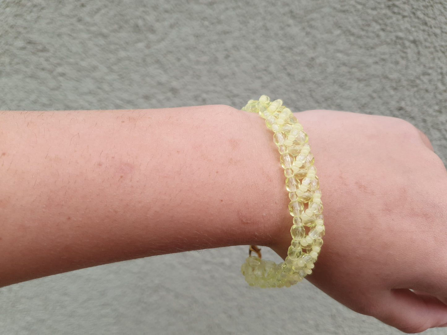 Glowing Uranium glass bracelet UR-BR004