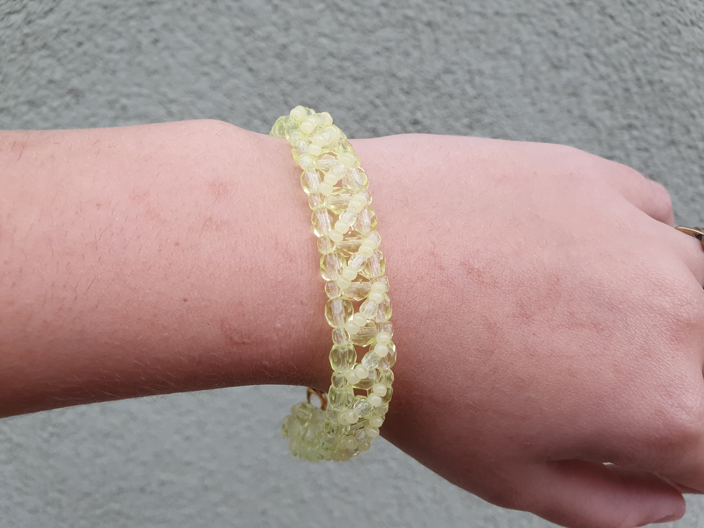 Glowing Uranium glass bracelet UR-BR004