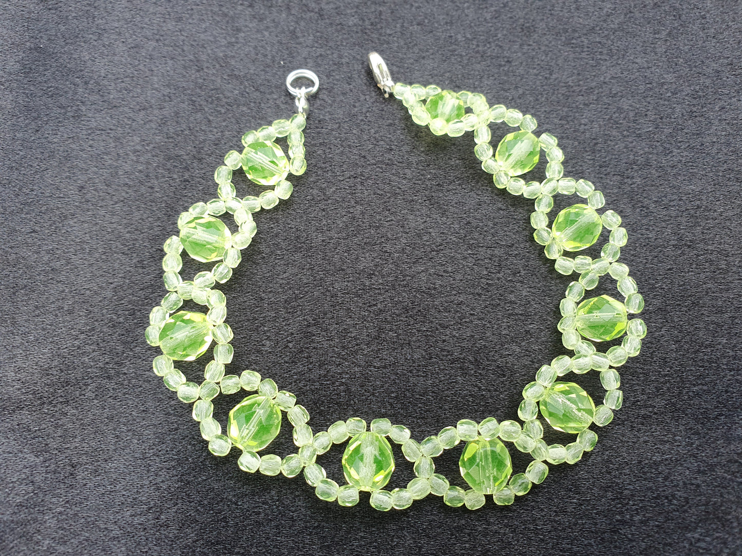 Glowing Uranium glass bracelet UR-BR005