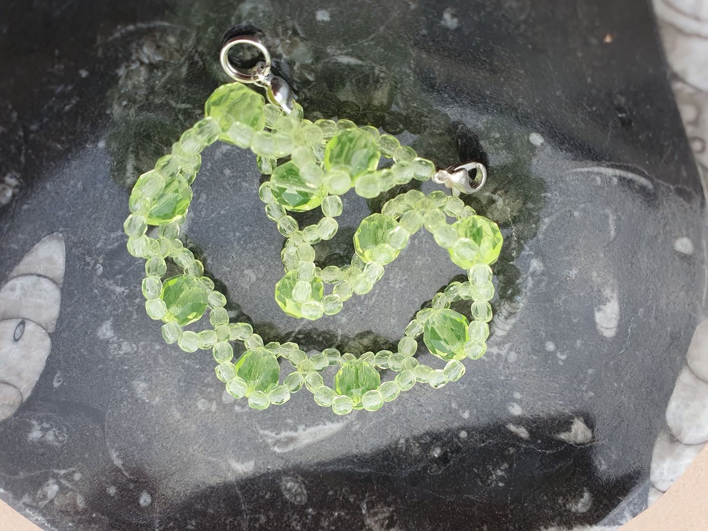 Glowing Uranium glass bracelet UR-BR005