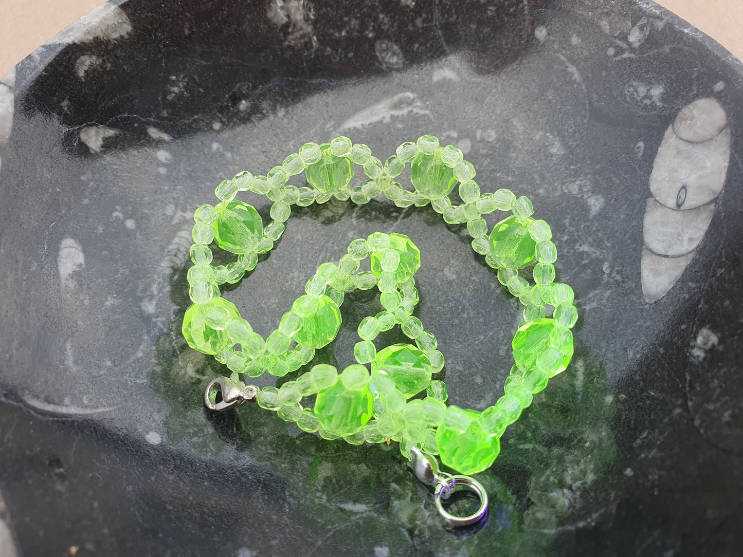 Glowing Uranium glass bracelet UR-BR005