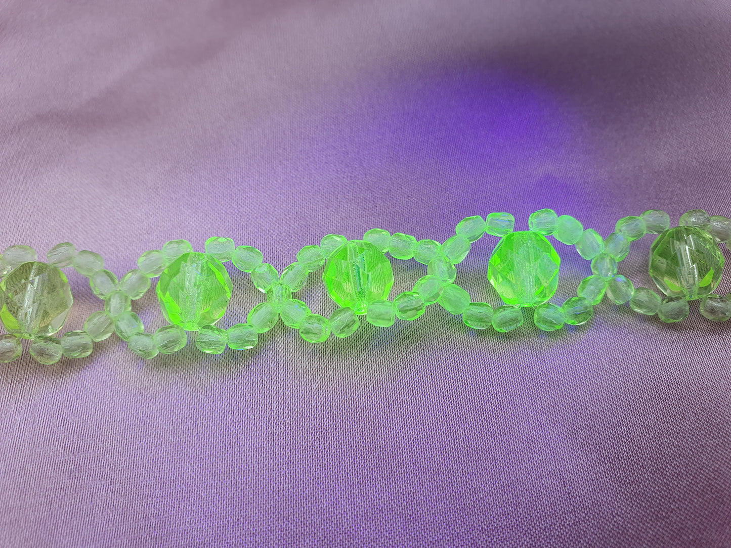 Glowing Uranium glass bracelet UR-BR005