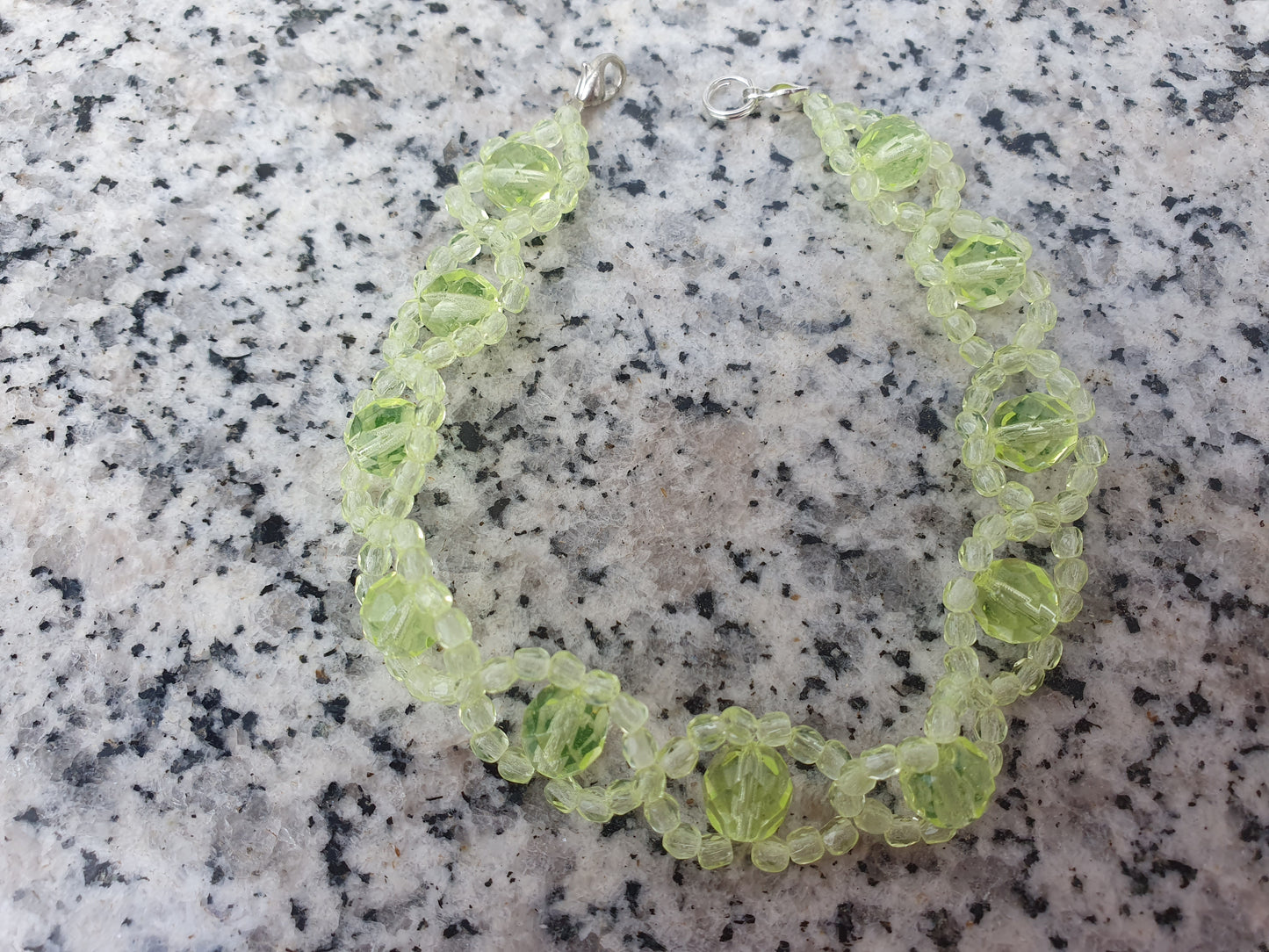 Glowing Uranium glass bracelet UR-BR005