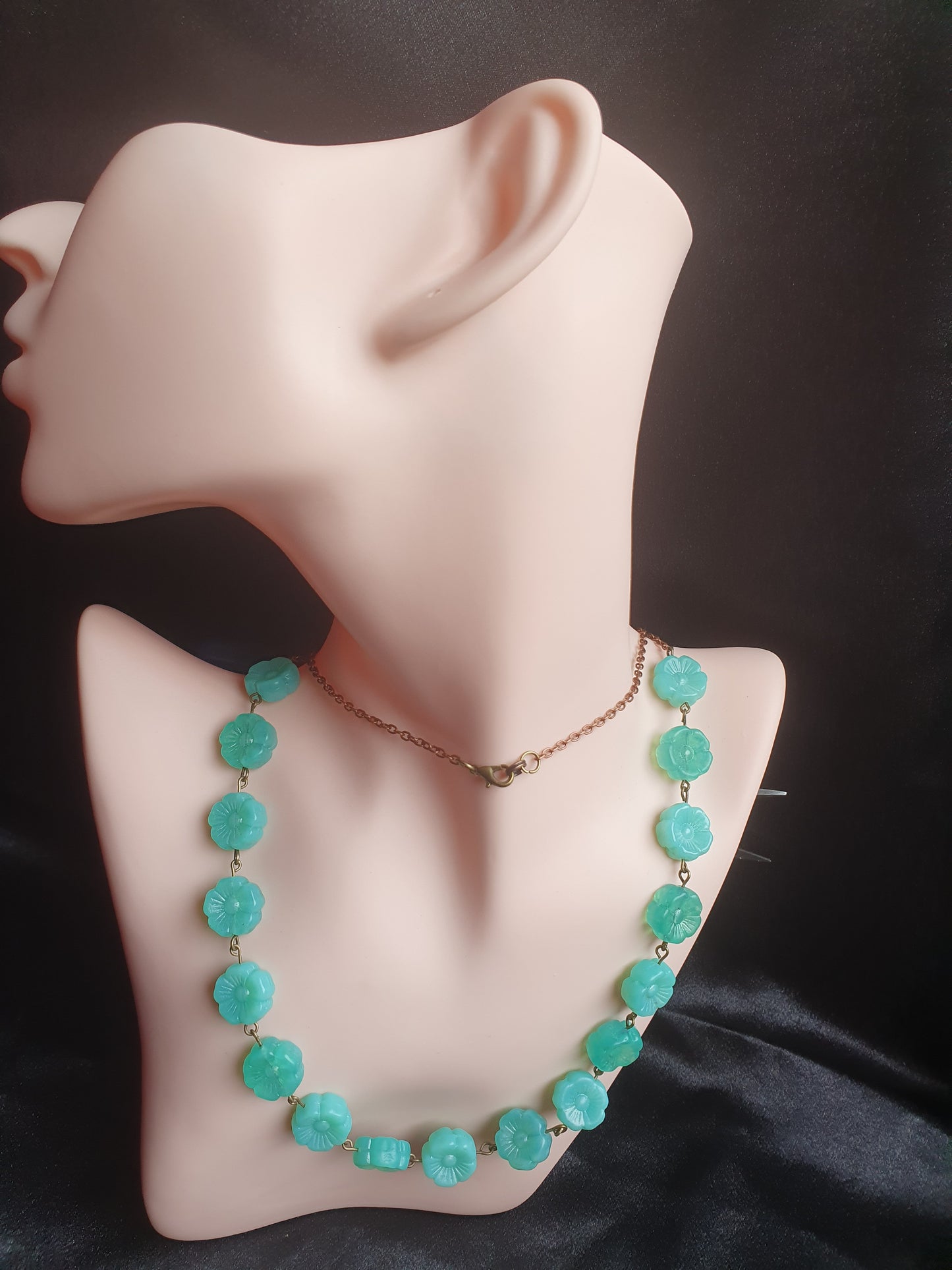 Glowing Uranium glass necklace Hibiscus handmade 25101NC