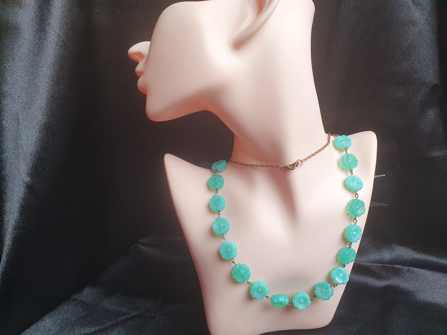Glowing Uranium glass necklace Hibiscus handmade 25101NC