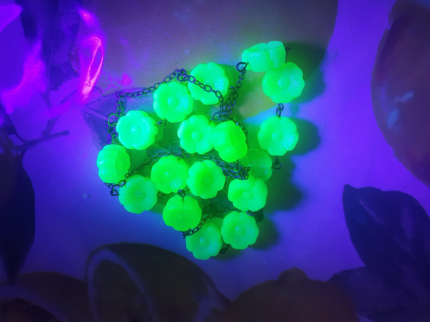 Glowing Uranium glass necklace Hibiscus handmade 25101NC