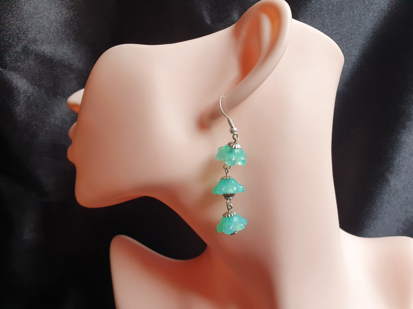 Handmade Uranium glass earrings 25103