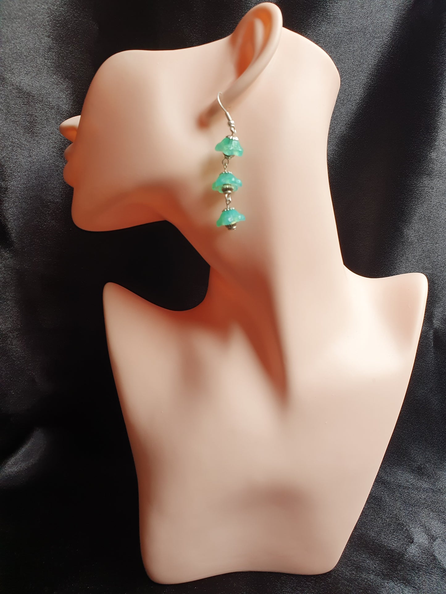 Handmade Uranium glass earrings 25103