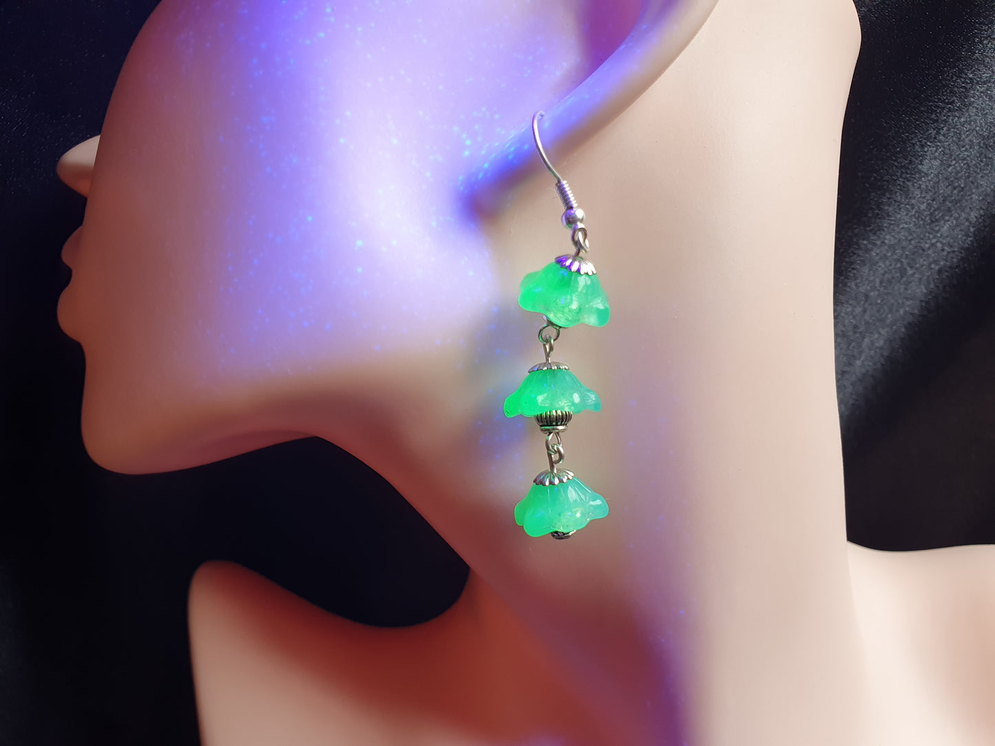 Handmade Uranium glass earrings 25103
