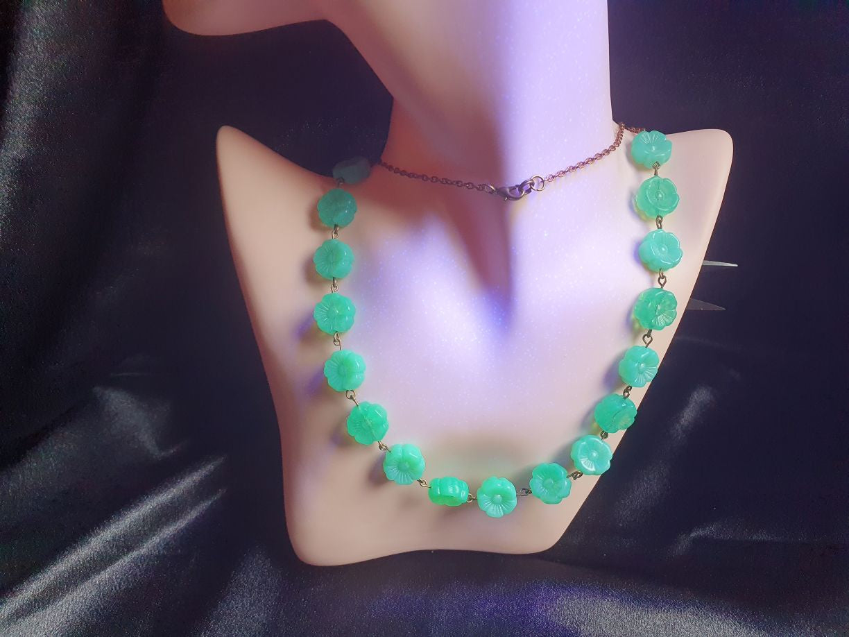 Glowing Uranium glass necklace Hibiscus handmade 25101NC