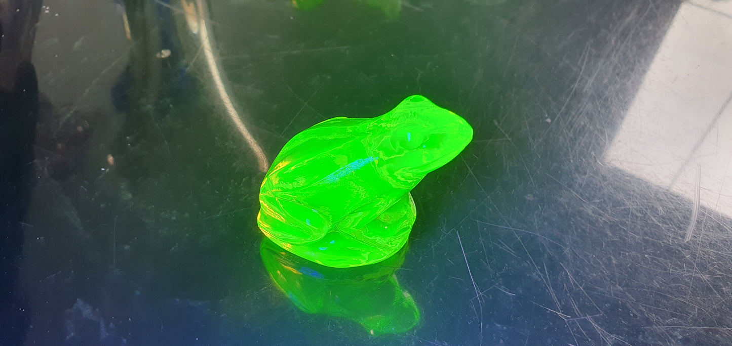 Frog Czech Uranium glass paperweight vaseline collectible item