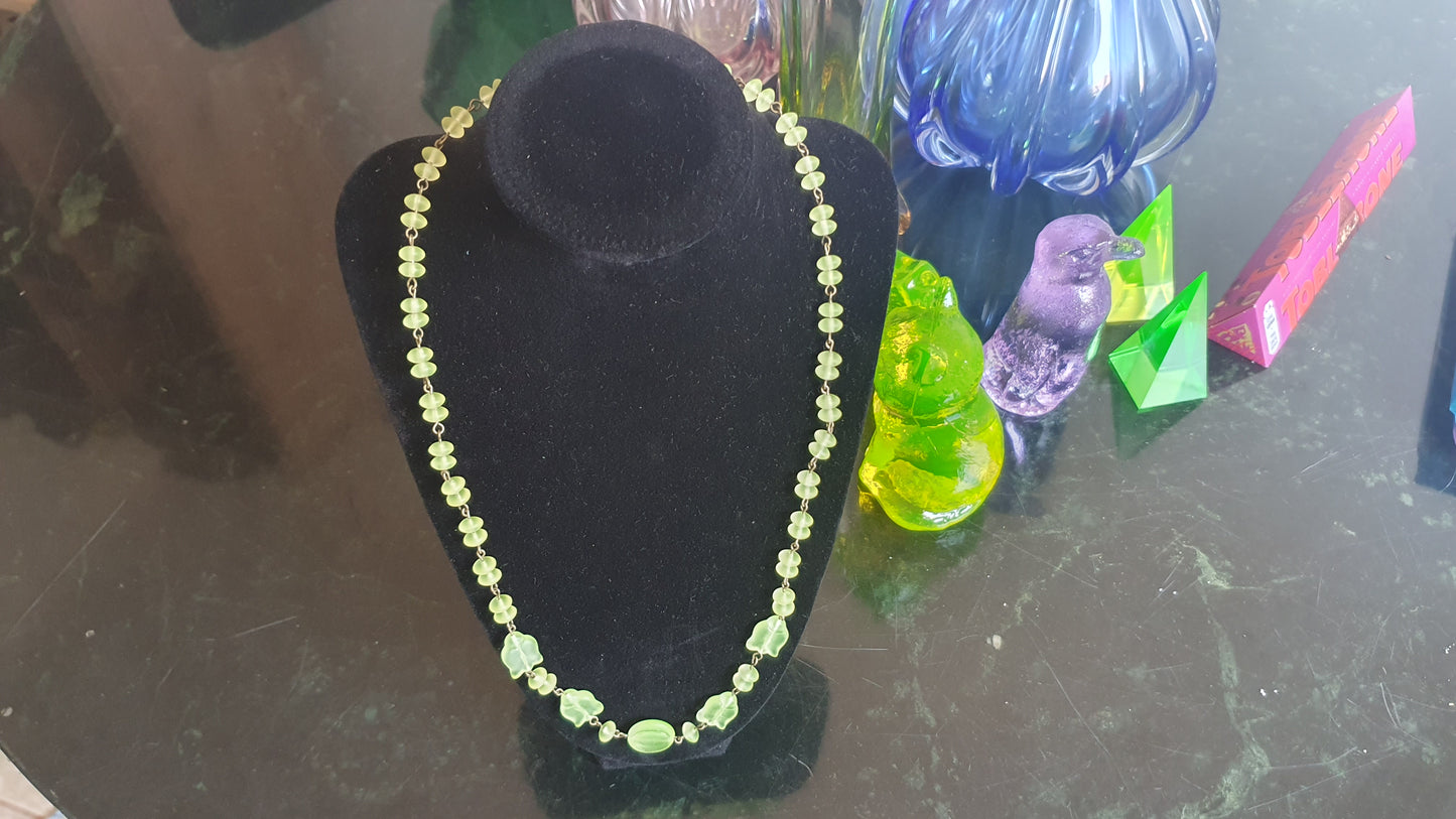 UV reactive glowing uranium glass necklace beads handmade #24086