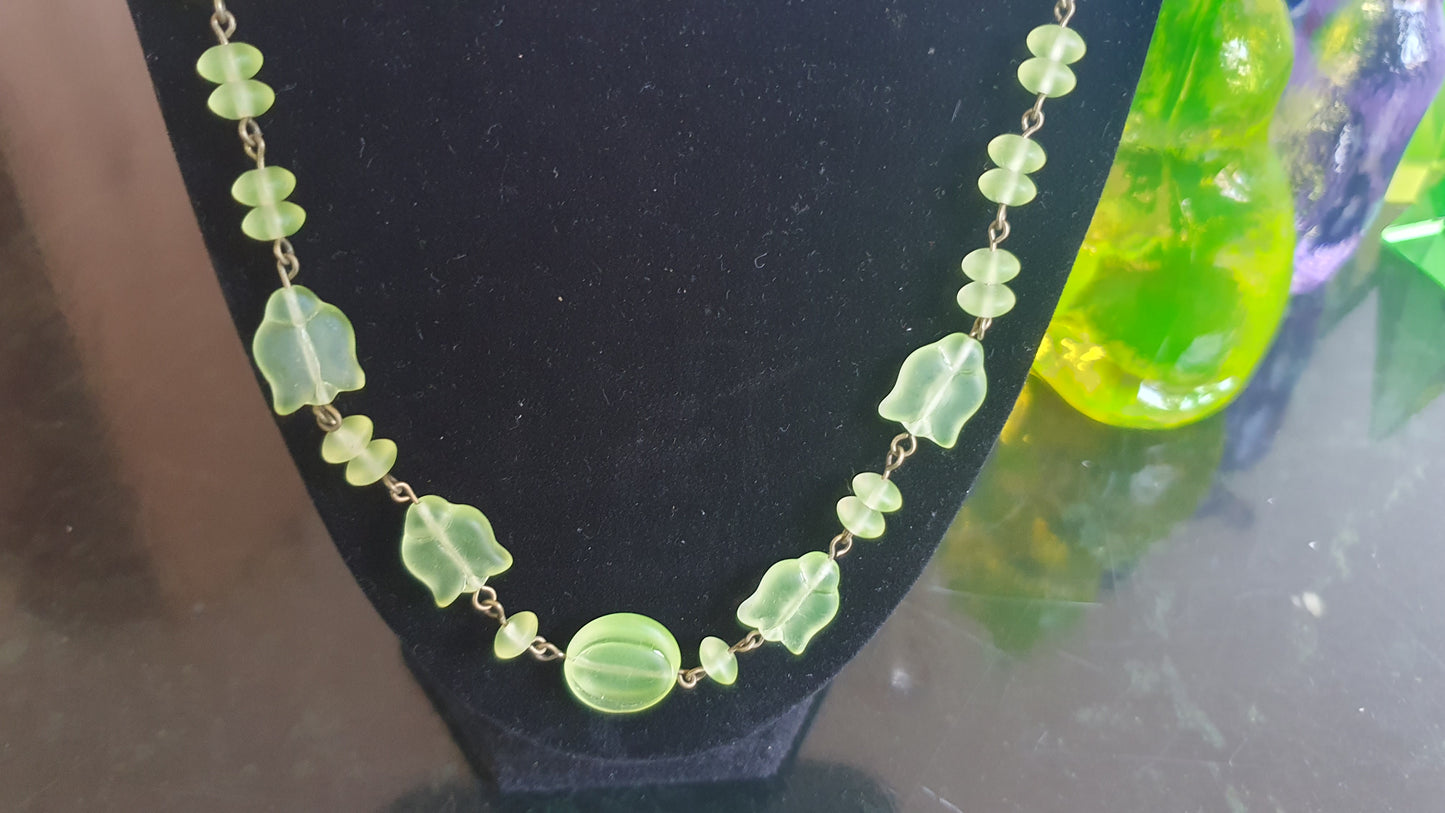 UV reactive glowing uranium glass necklace beads handmade #24086