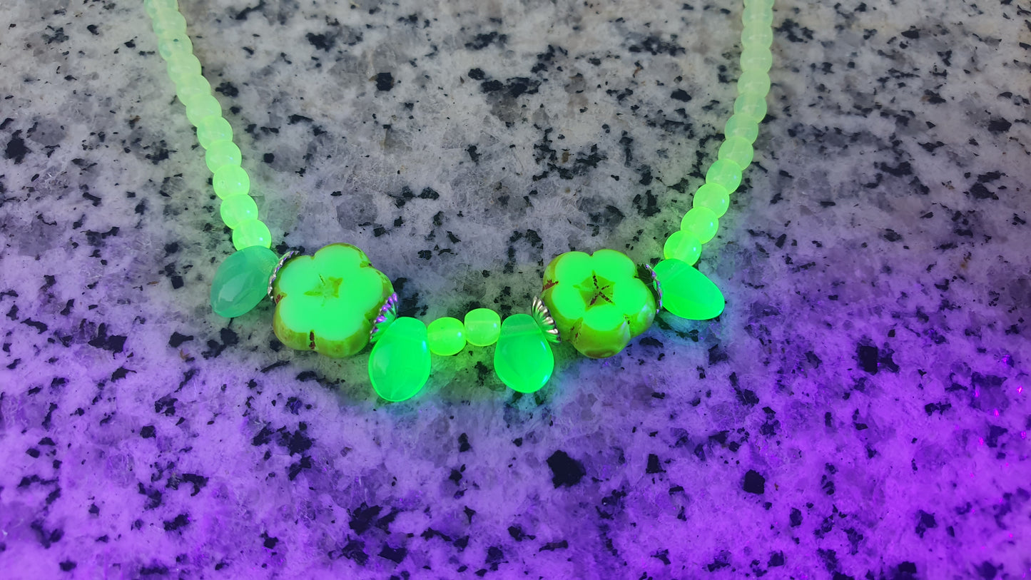 Czech Uranium glass bracelet vaseline glass beads vintage jewelry #24010a