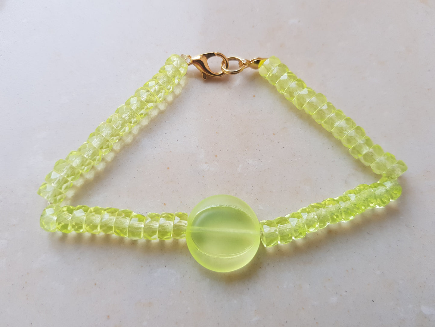 Glowing Uranium glass bracelet with 'melone' pendant UR-BR002