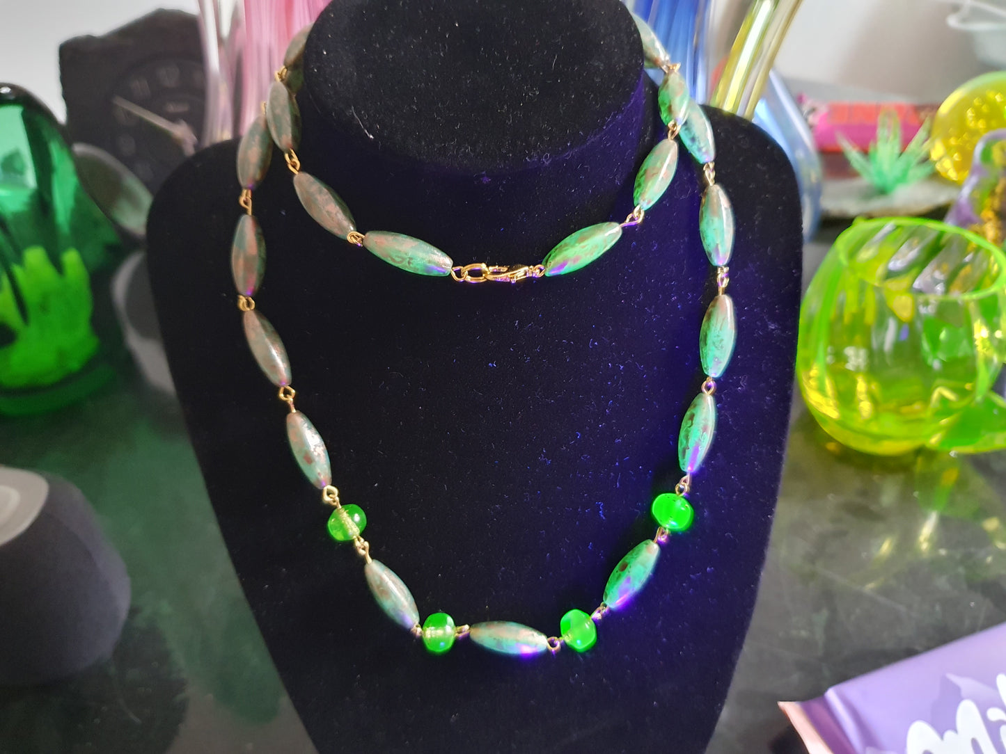 Glowing Uranium glass necklace handmade UR-NC001