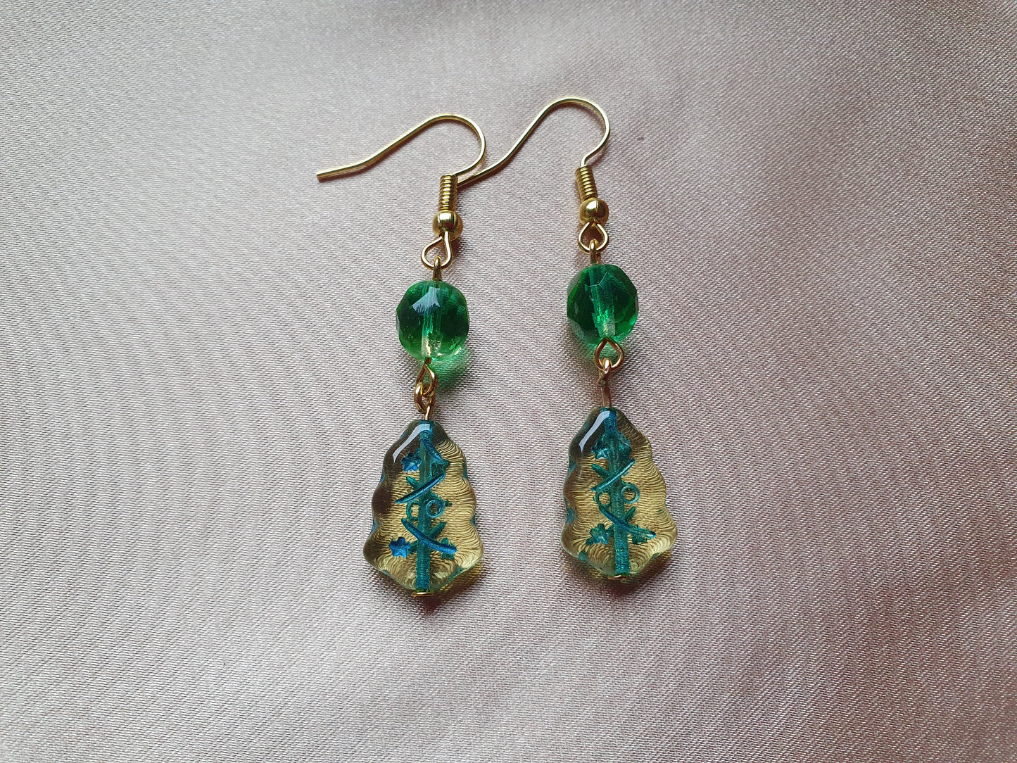 Glowing Uranium glass Christmas tree earrings UR-ER004