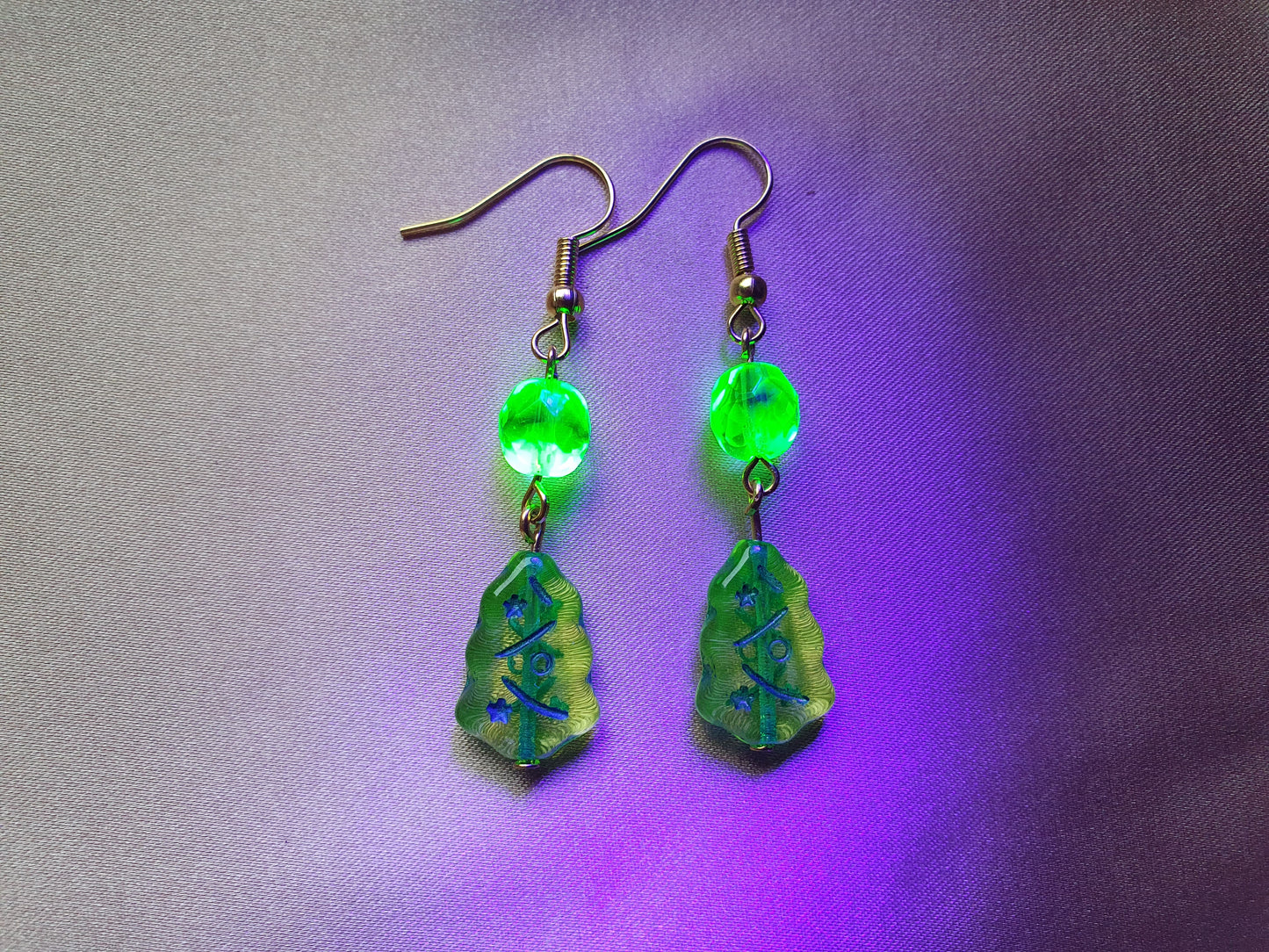 Glowing Uranium glass Christmas tree earrings UR-ER004