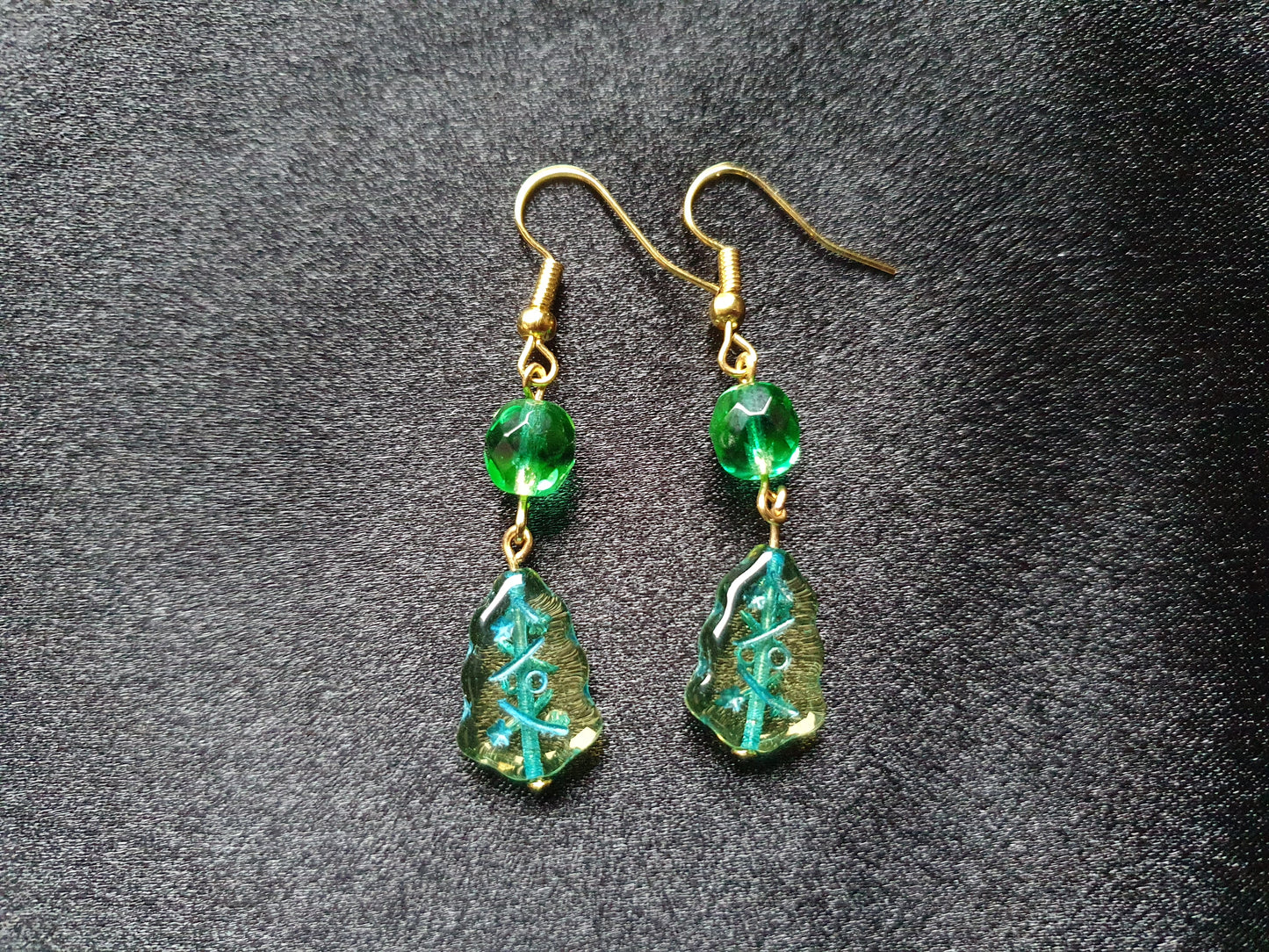 Glowing Uranium glass Christmas tree earrings UR-ER004