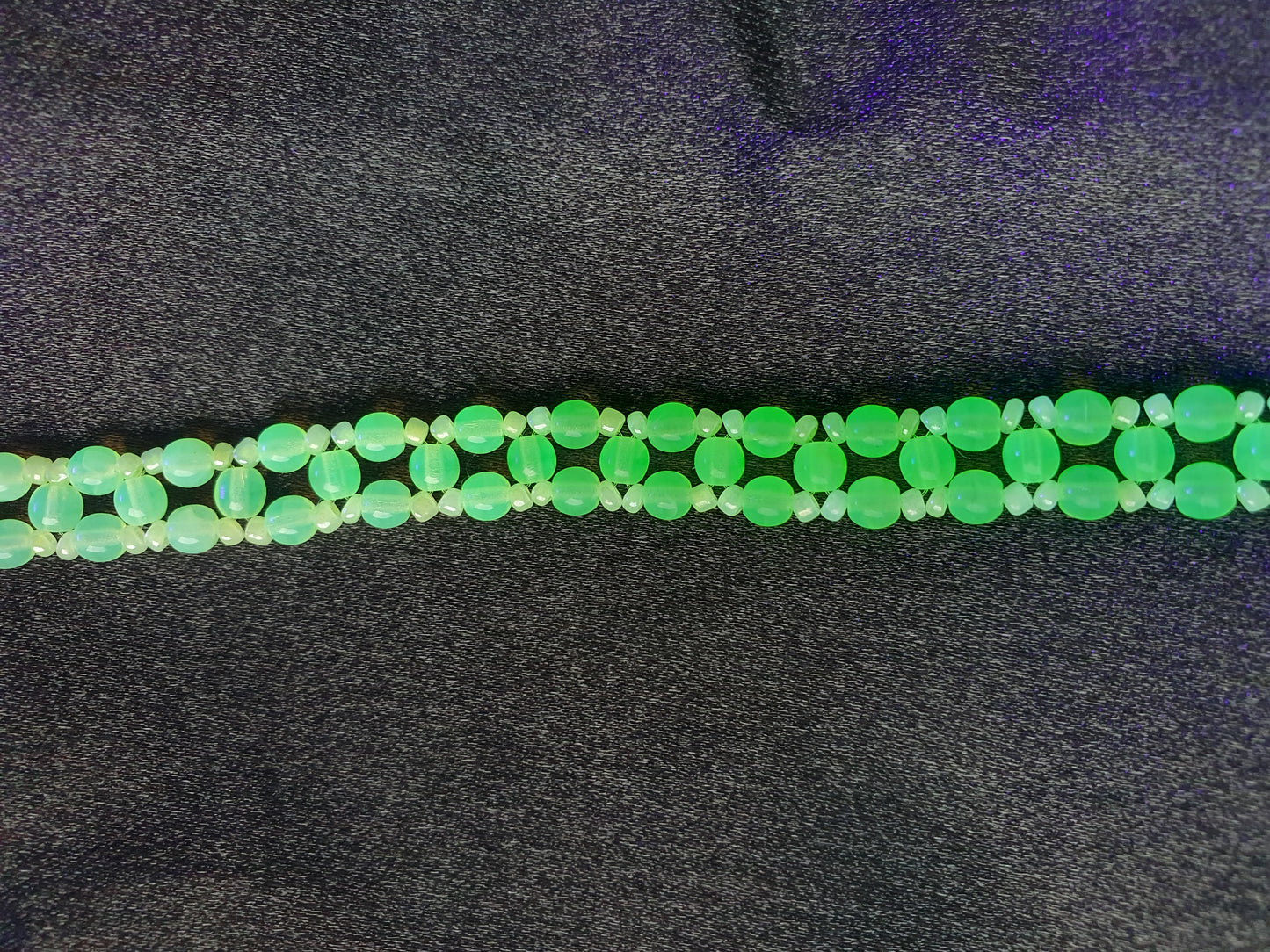 Glowing Uranium glass bracelet UR-BR003