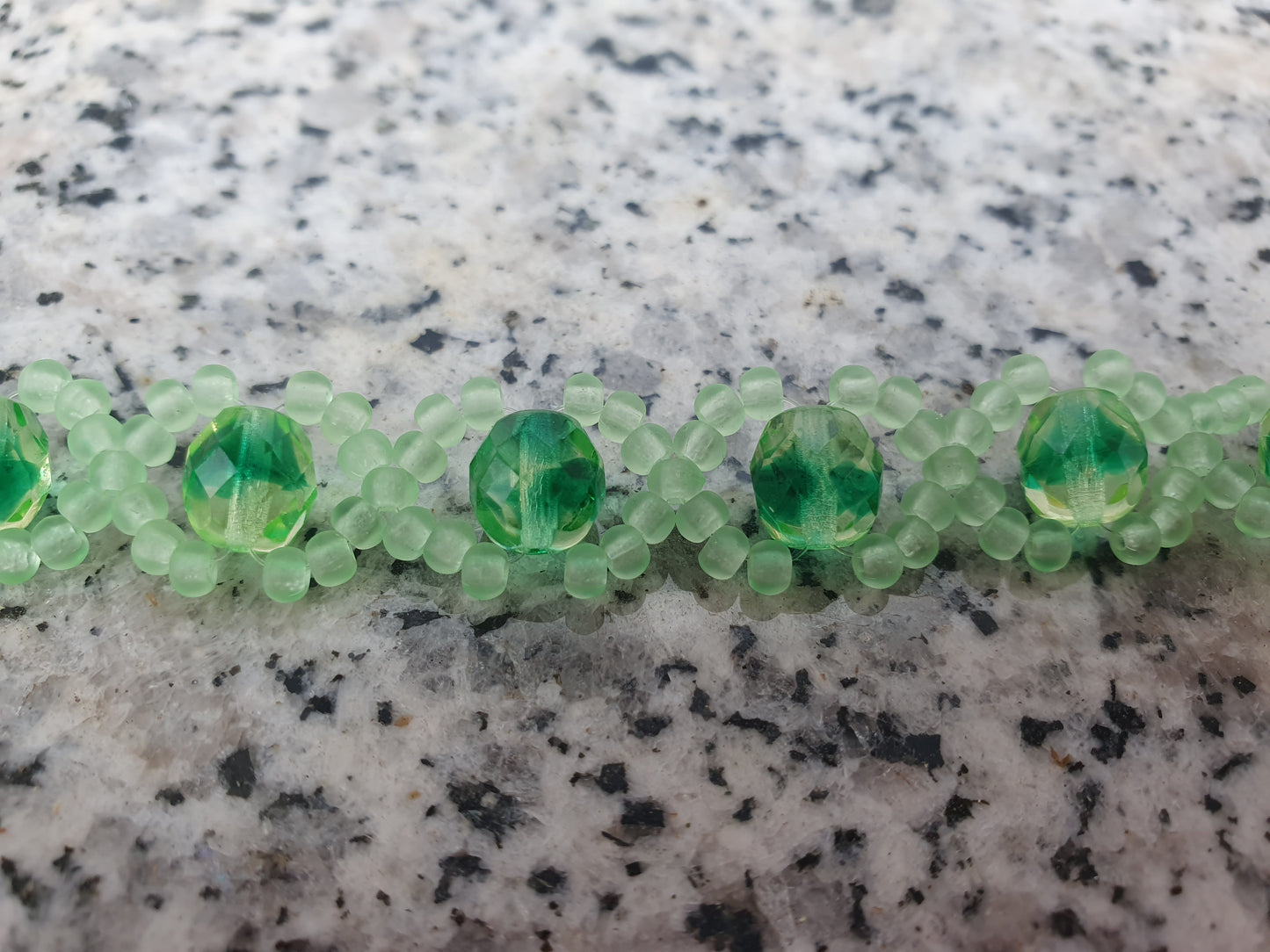 Amazing Uranium glass bracelet UR-BR006