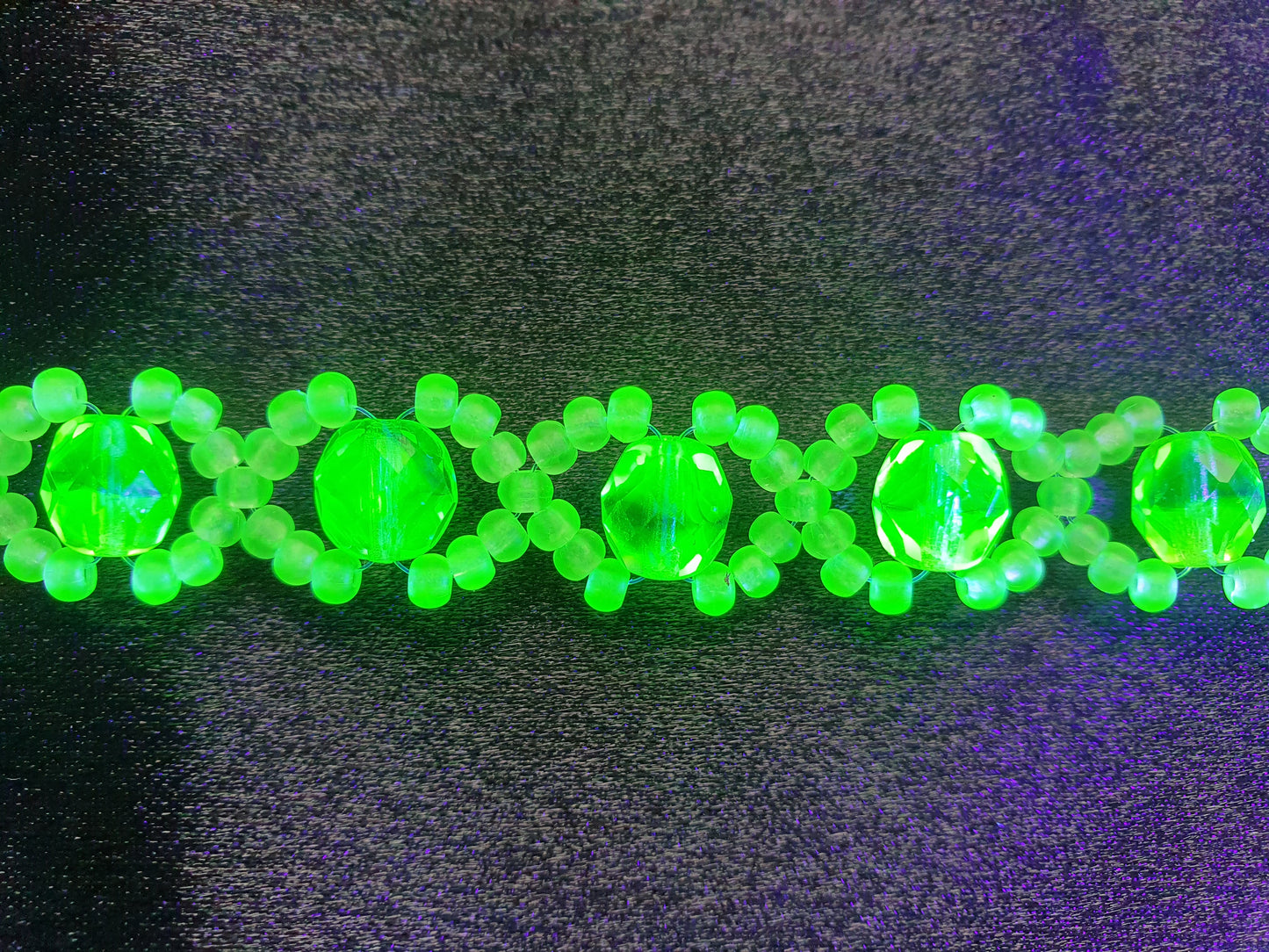 Amazing Uranium glass bracelet UR-BR006