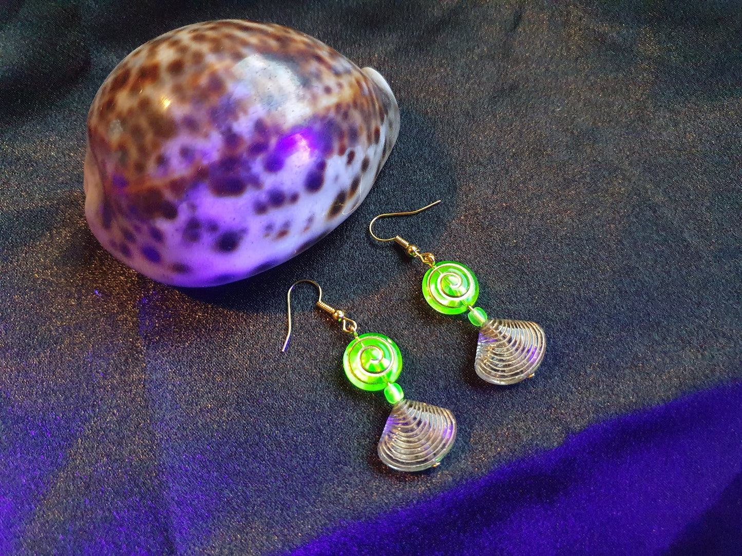 Glowing Uranium glass earrings UR-ER24083