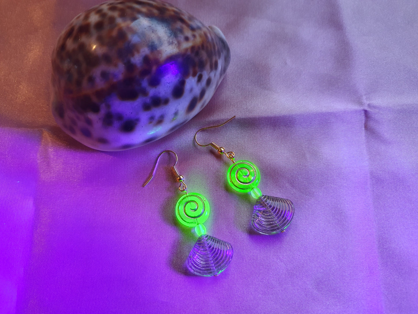 Glowing Uranium glass earrings UR-ER24083