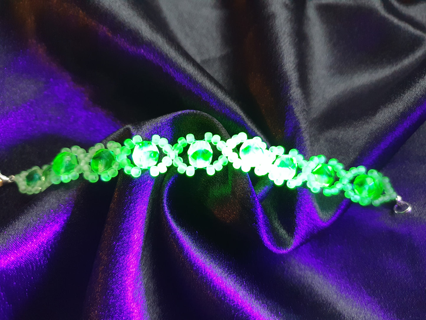 Glowing Uranium glass bracelet UR-BR008