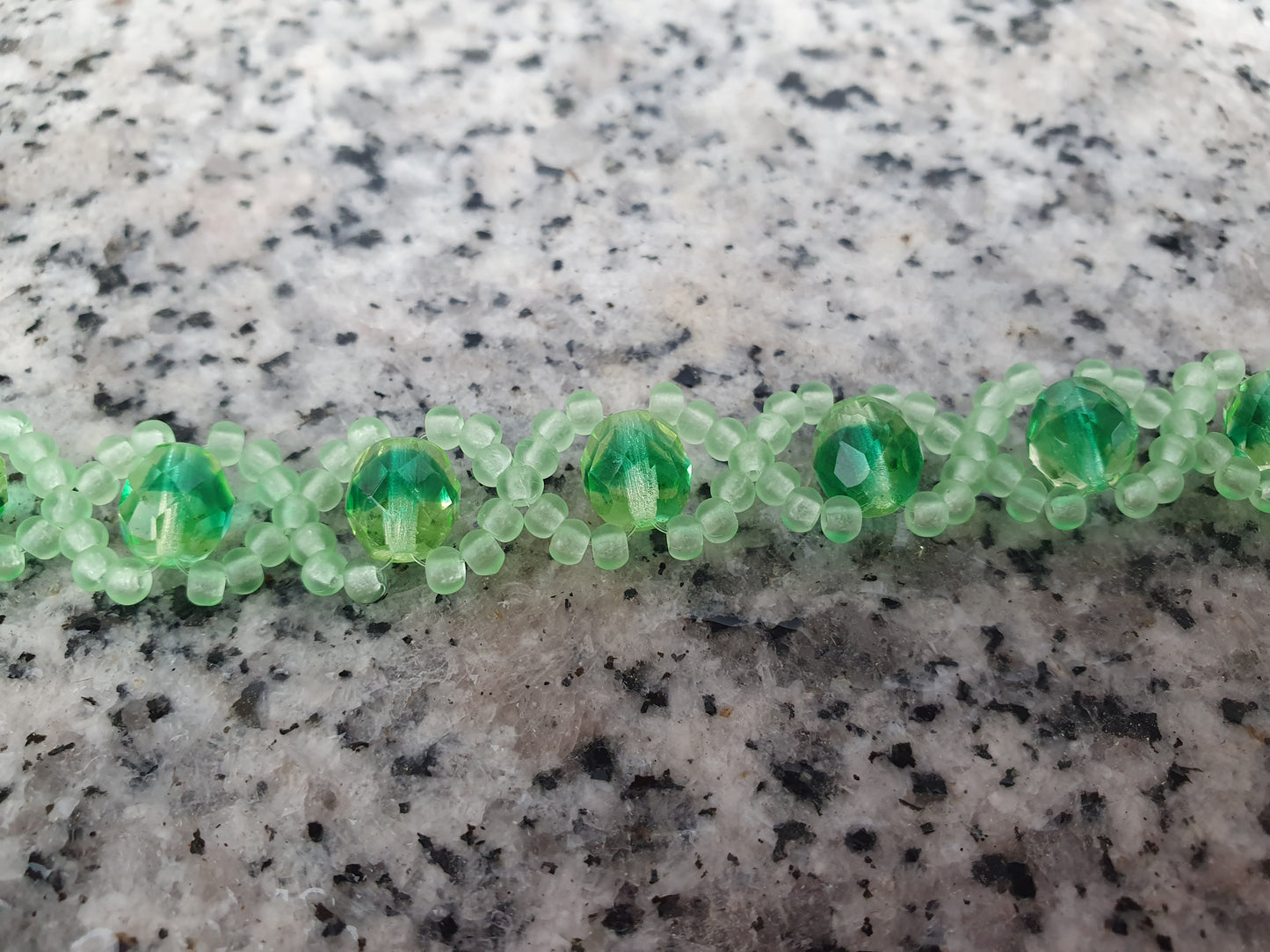 Glowing Uranium glass bracelet UR-BR008