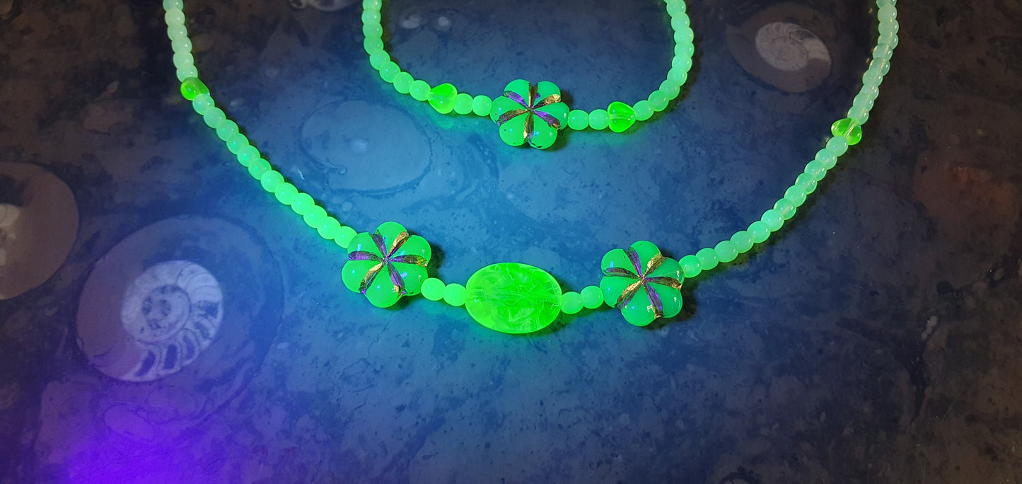 Czech Uranium glass necklace-bracelet vaseline glass beads vintage jewelry #23003