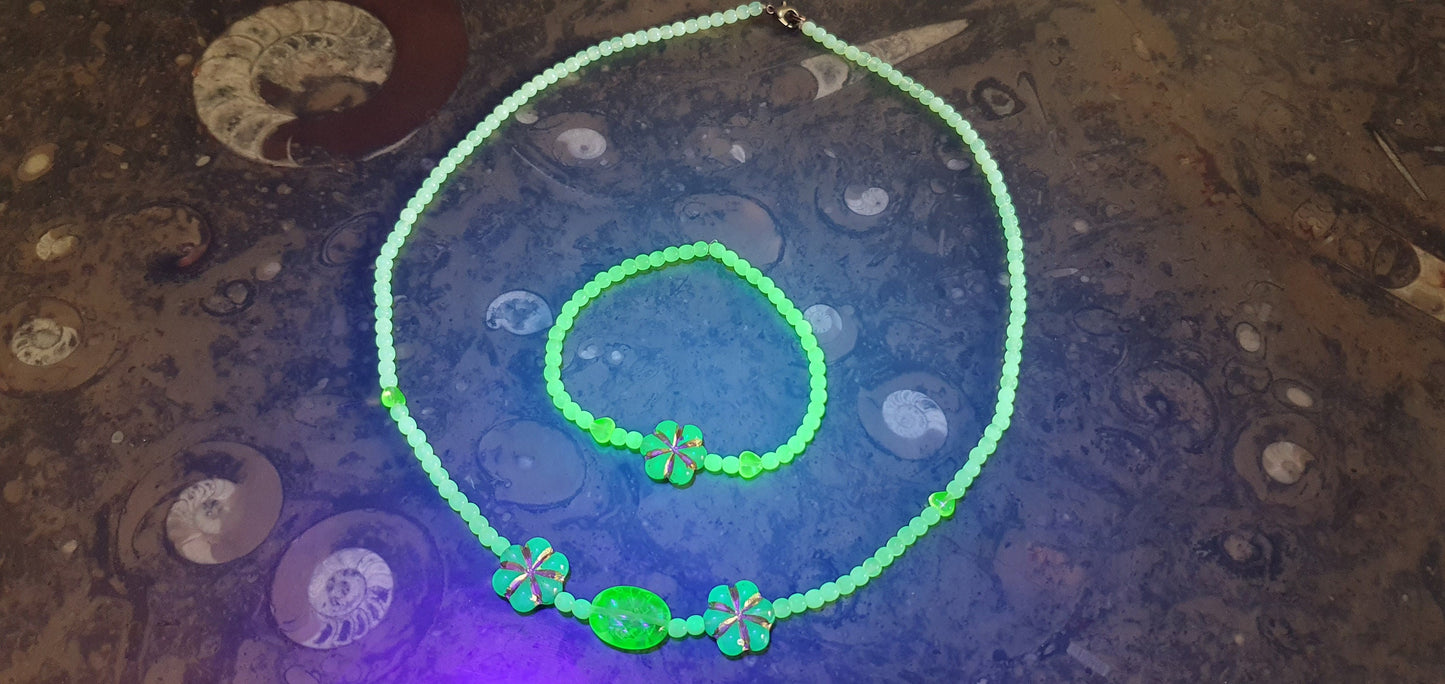 Czech Uranium glass necklace-bracelet vaseline glass beads vintage jewelry #23003