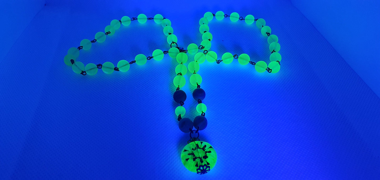 Uranium glass necklace vaseline glass beads vintage jewelry #24027