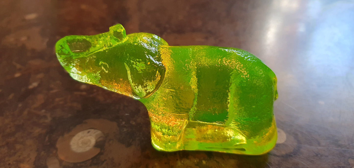 Uranium glass Elephant figure vaseline glass collectible item