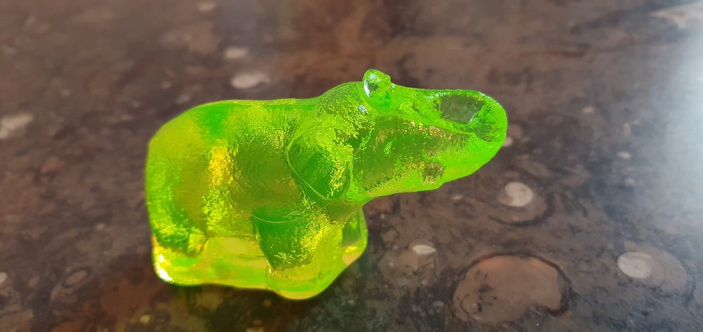 Uranium glass Elephant figure vaseline glass collectible item