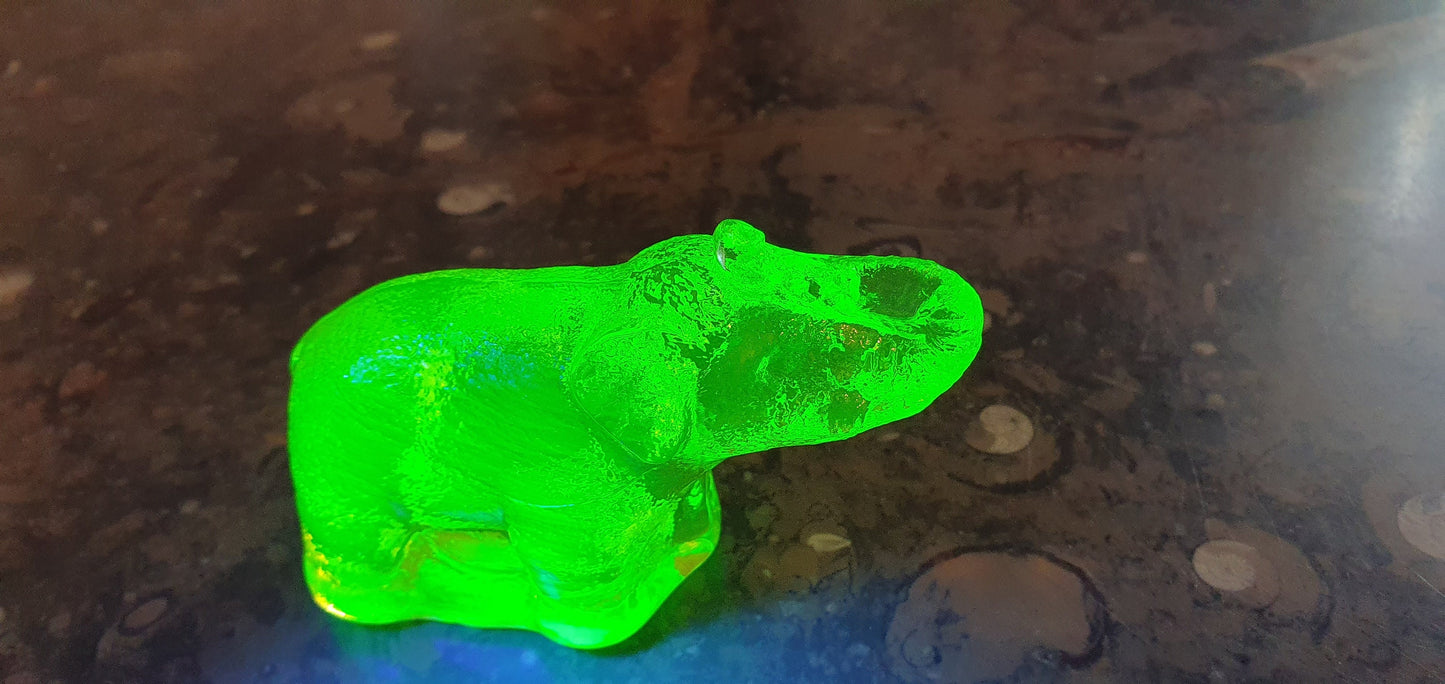 Uranium glass Elephant figure vaseline glass collectible item