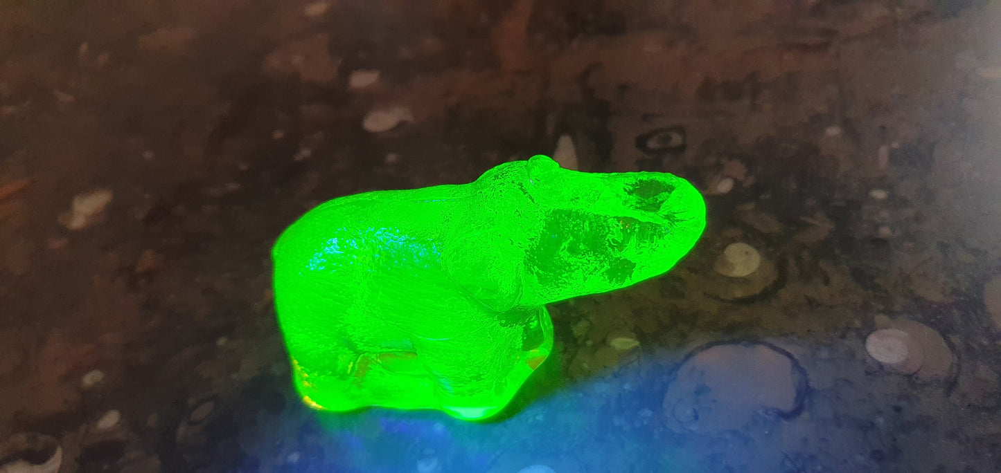 Uranium glass Elephant figure vaseline glass collectible item