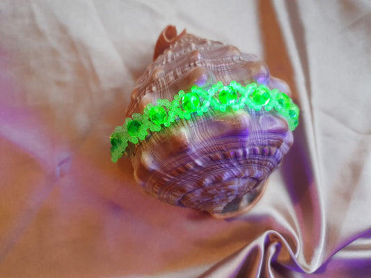 Glowing Uranium glass bracelet UR-BR008