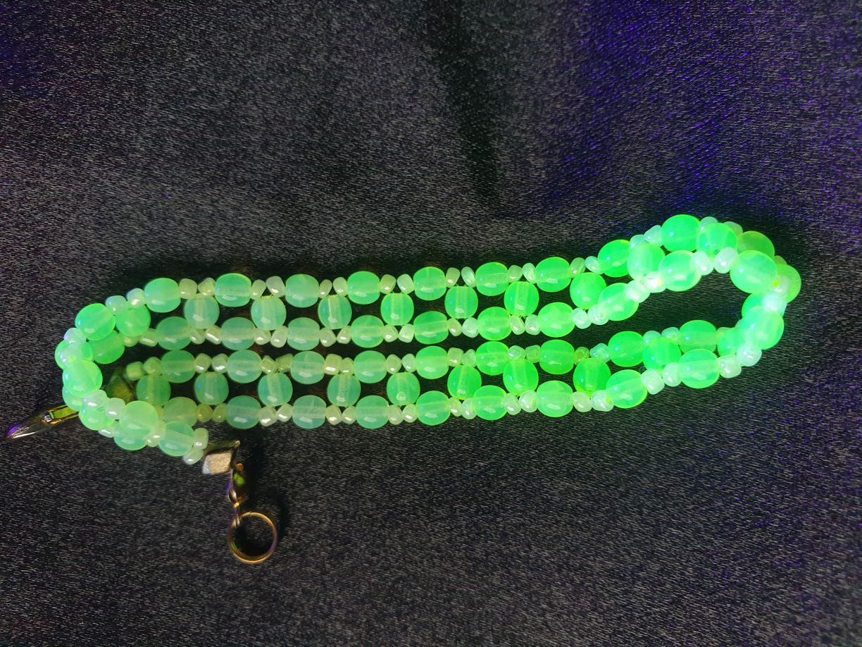 Glowing Uranium glass bracelet UR-BR003