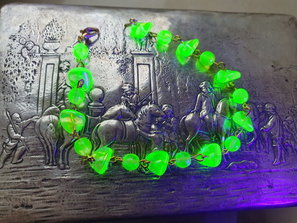 Handmade Uranium glass bracelet UR-BR007